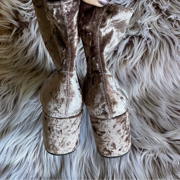 NWOT Jeffrey Campbell Cienega Pink Velvet Ankle Boots - Picture 6 of 9